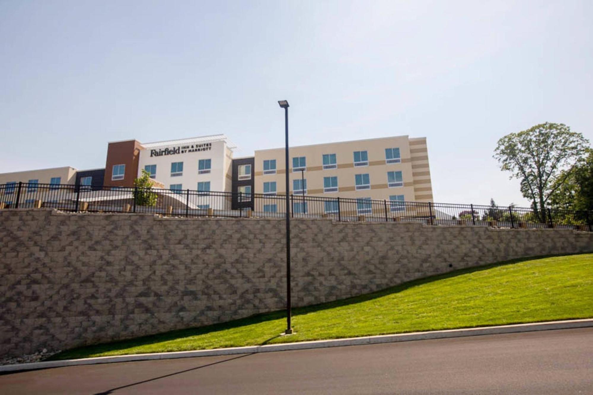 Fairfield Inn & Suites By Marriott Philadelphia Broomall/Newtown Square Exterior photo