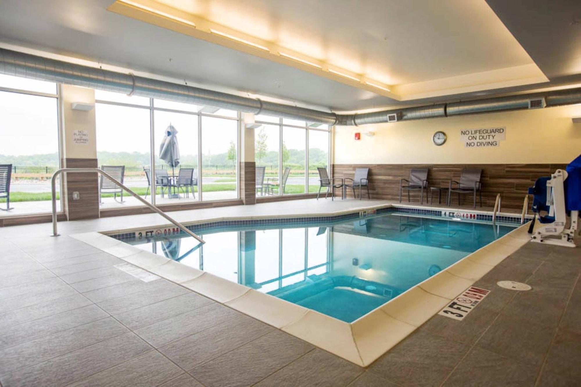 Fairfield Inn & Suites By Marriott Philadelphia Broomall/Newtown Square Exterior photo